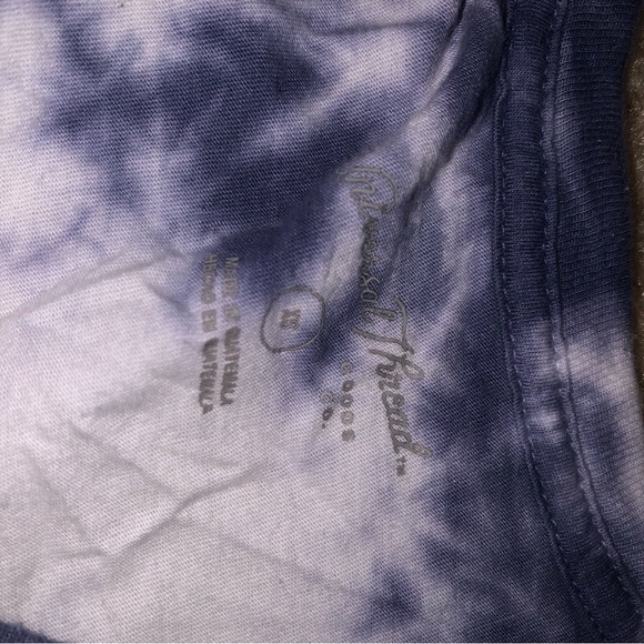 v-neck t-shirt - Picture 2 of 2